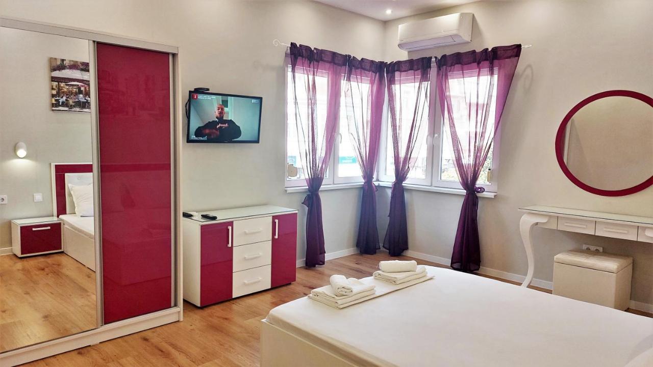 Апартамент Pink & Blue - 2Bdr With Balcony - Wi-Fi Varna Bagian luar foto