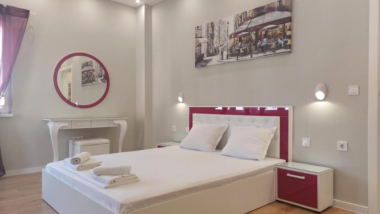 Апартамент Pink & Blue - 2Bdr With Balcony - Wi-Fi Varna Bagian luar foto