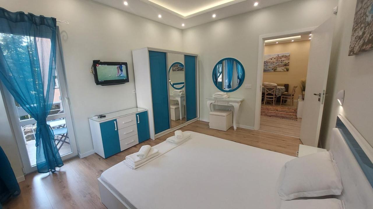 Апартамент Pink & Blue - 2Bdr With Balcony - Wi-Fi Varna Bagian luar foto