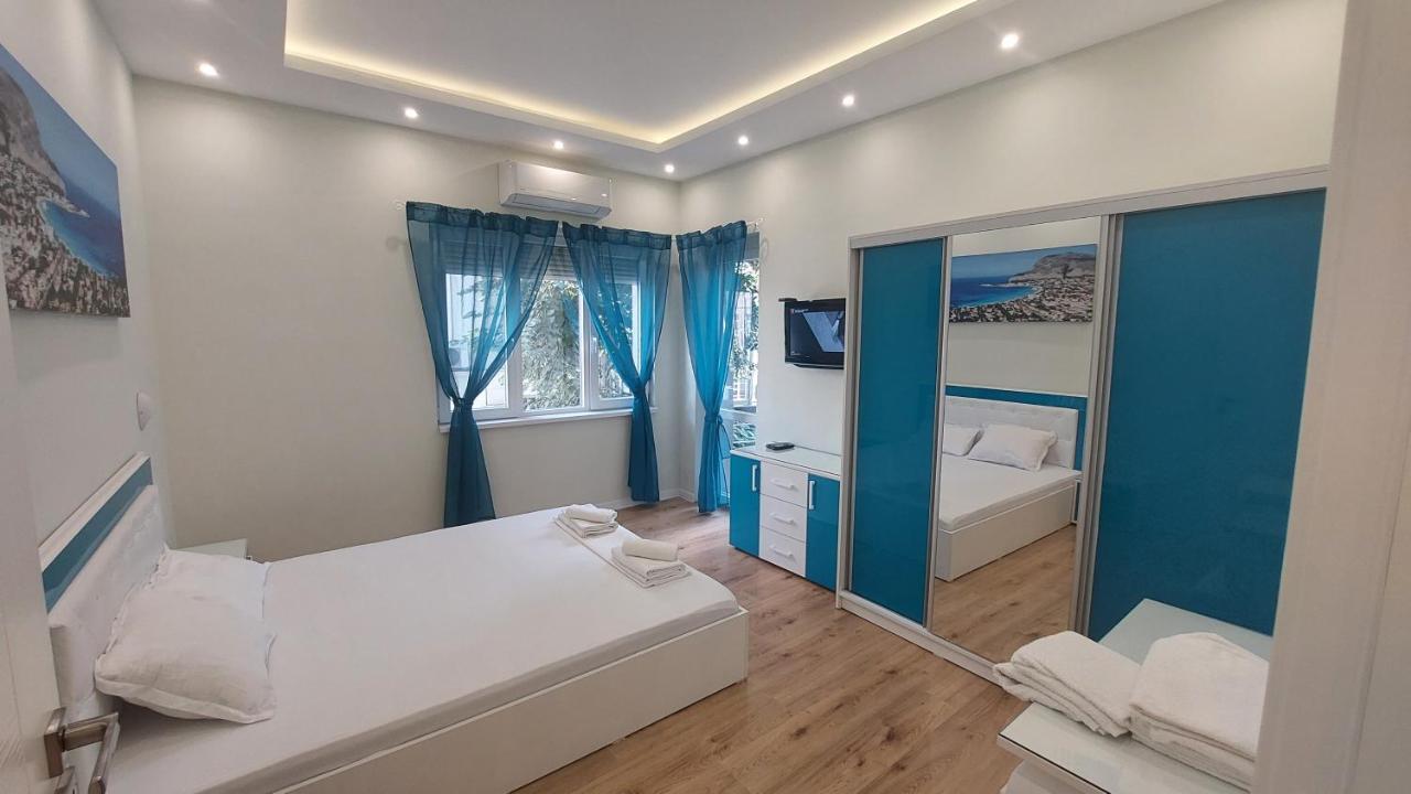 Апартамент Pink & Blue - 2Bdr With Balcony - Wi-Fi Varna Bagian luar foto