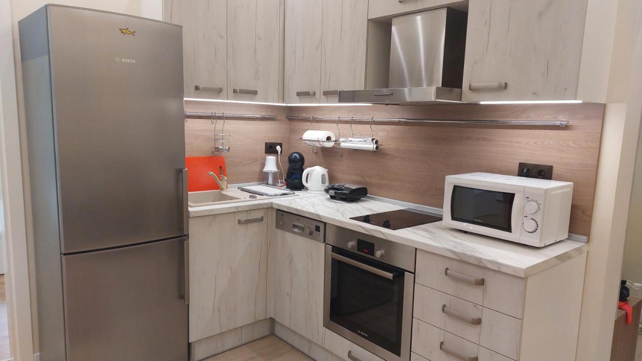 Апартамент Pink & Blue - 2Bdr With Balcony - Wi-Fi Varna Bagian luar foto