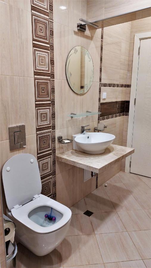 Апартамент Pink & Blue - 2Bdr With Balcony - Wi-Fi Varna Bagian luar foto