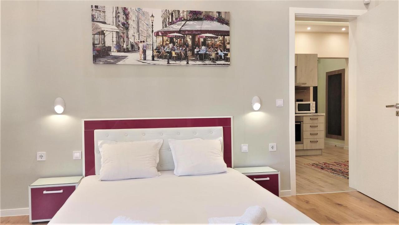 Апартамент Pink & Blue - 2Bdr With Balcony - Wi-Fi Varna Bagian luar foto