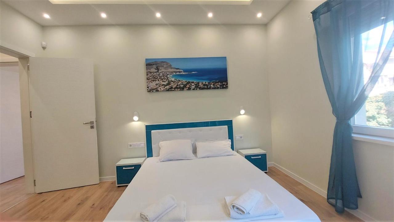 Апартамент Pink & Blue - 2Bdr With Balcony - Wi-Fi Varna Bagian luar foto