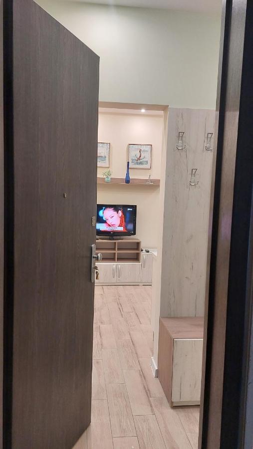 Апартамент Pink & Blue - 2Bdr With Balcony - Wi-Fi Varna Bagian luar foto