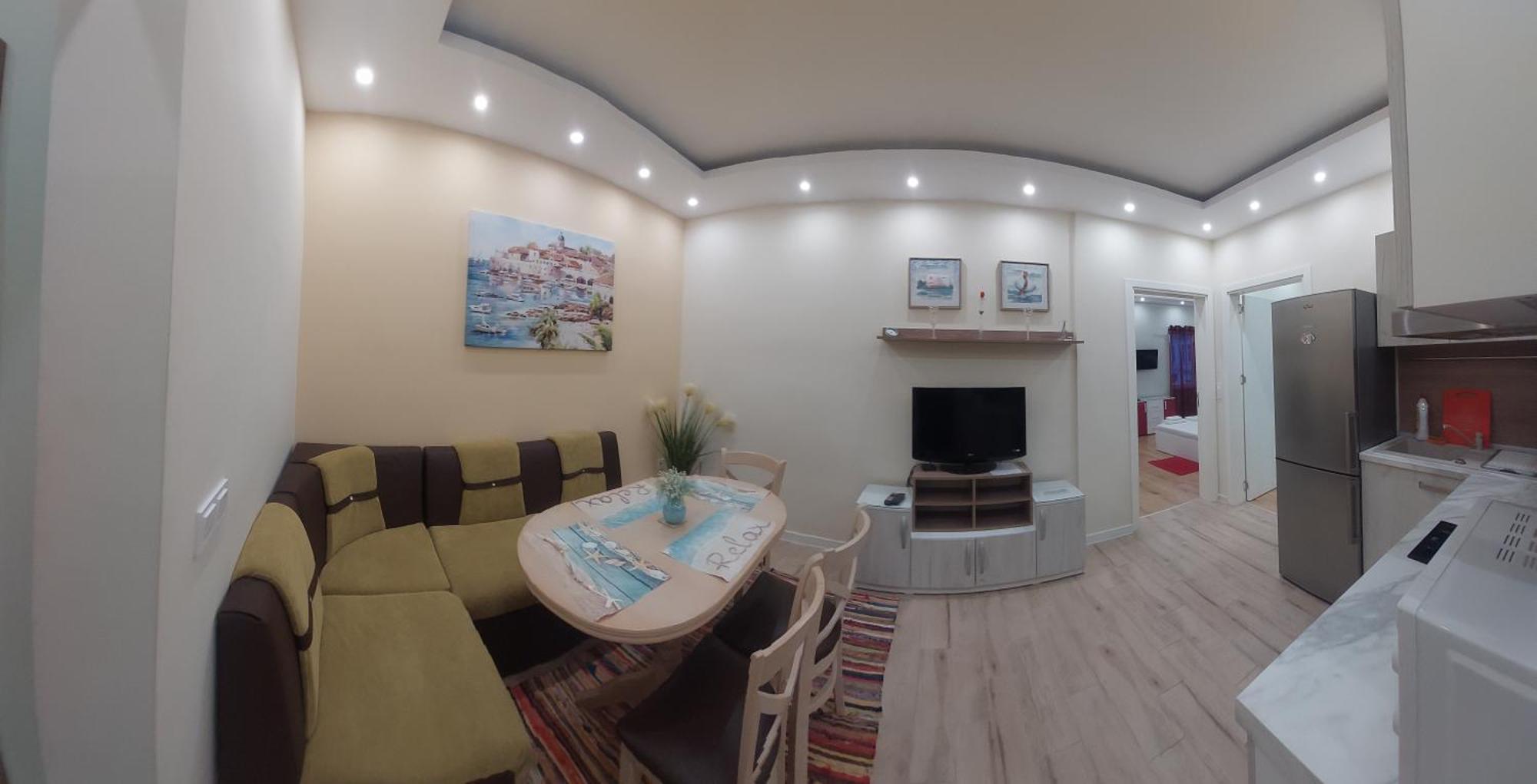 Апартамент Pink & Blue - 2Bdr With Balcony - Wi-Fi Varna Bagian luar foto