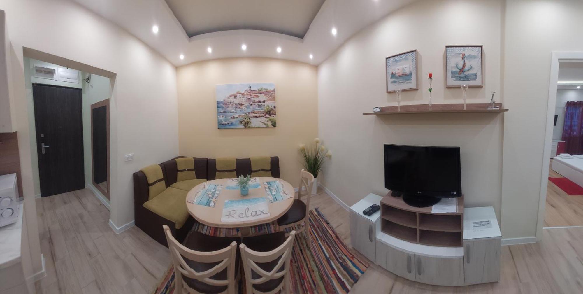 Апартамент Pink & Blue - 2Bdr With Balcony - Wi-Fi Varna Bagian luar foto