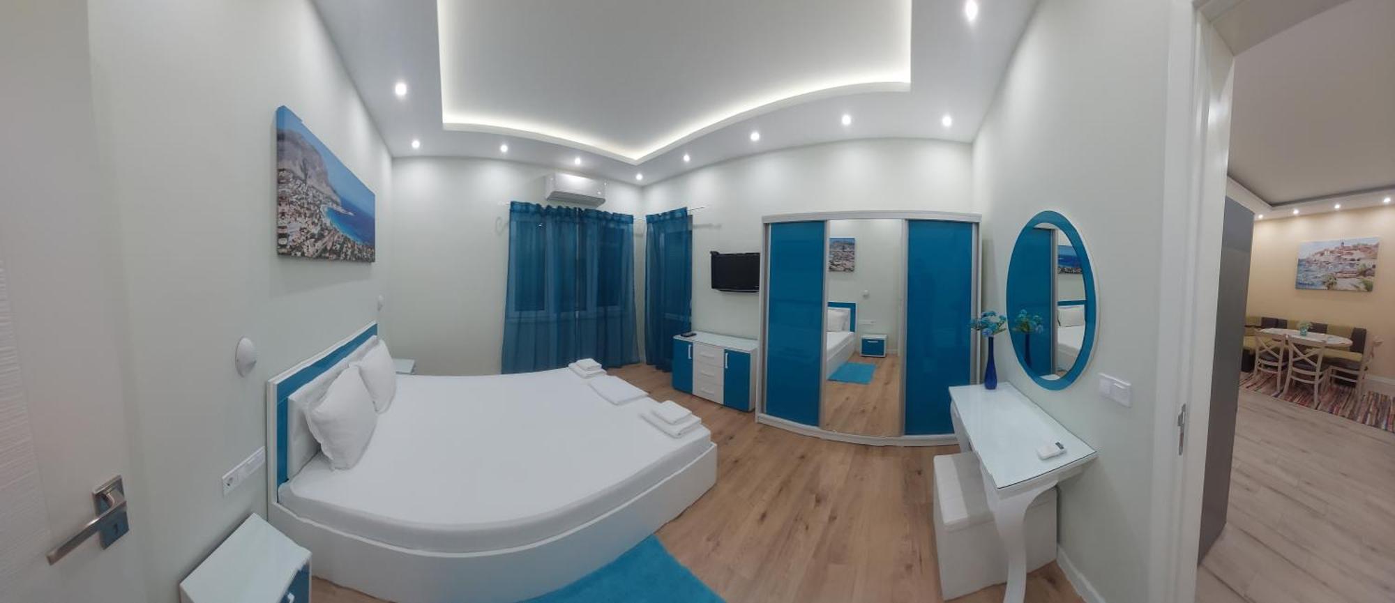 Апартамент Pink & Blue - 2Bdr With Balcony - Wi-Fi Varna Bagian luar foto