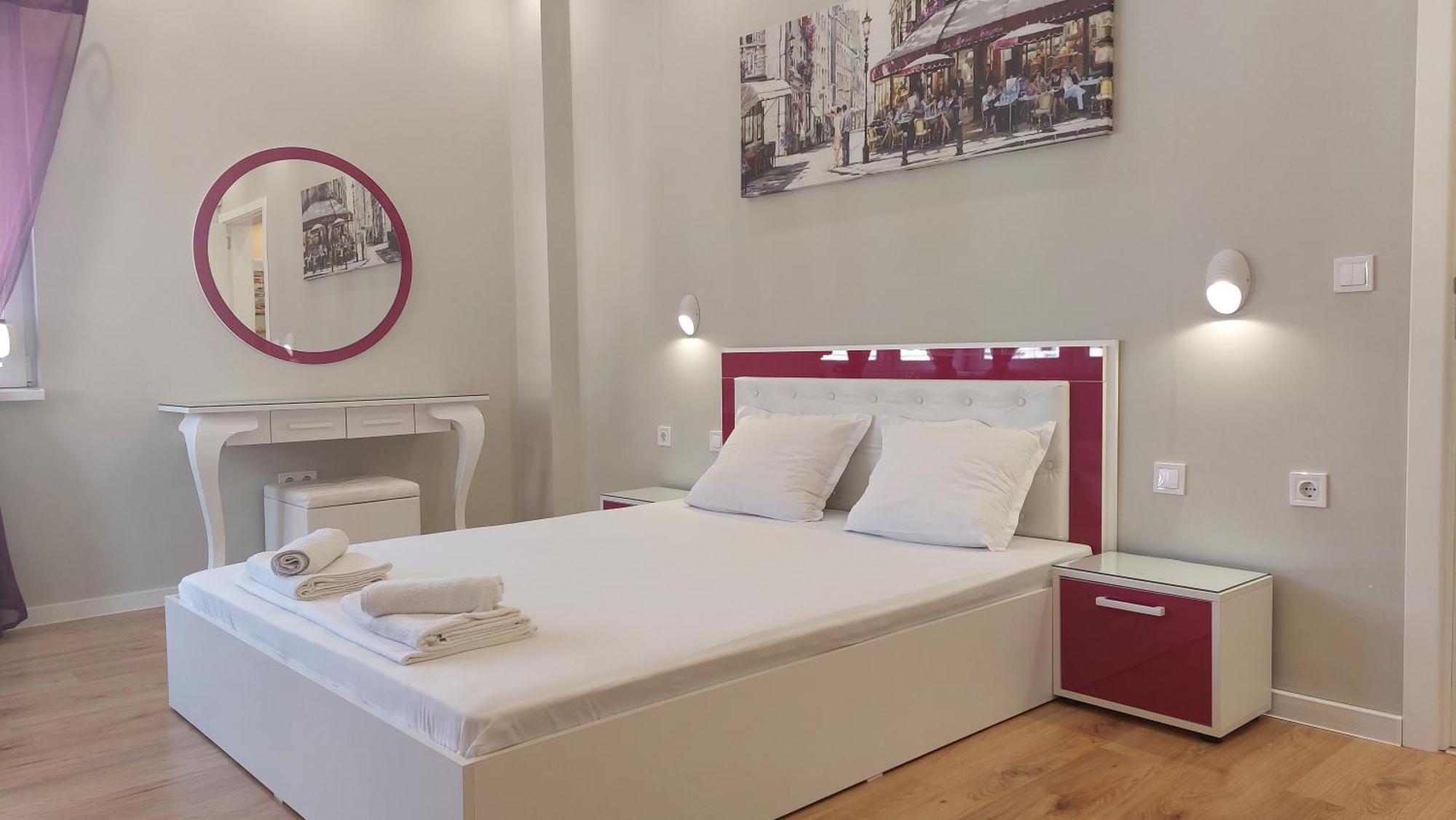 Апартамент Pink & Blue - 2Bdr With Balcony - Wi-Fi Varna Bagian luar foto