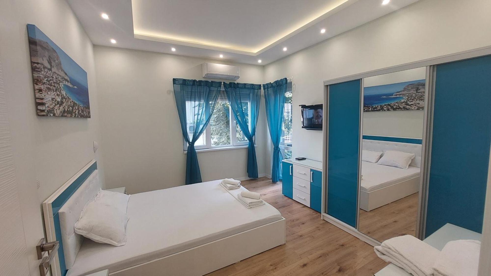 Апартамент Pink & Blue - 2Bdr With Balcony - Wi-Fi Varna Bagian luar foto