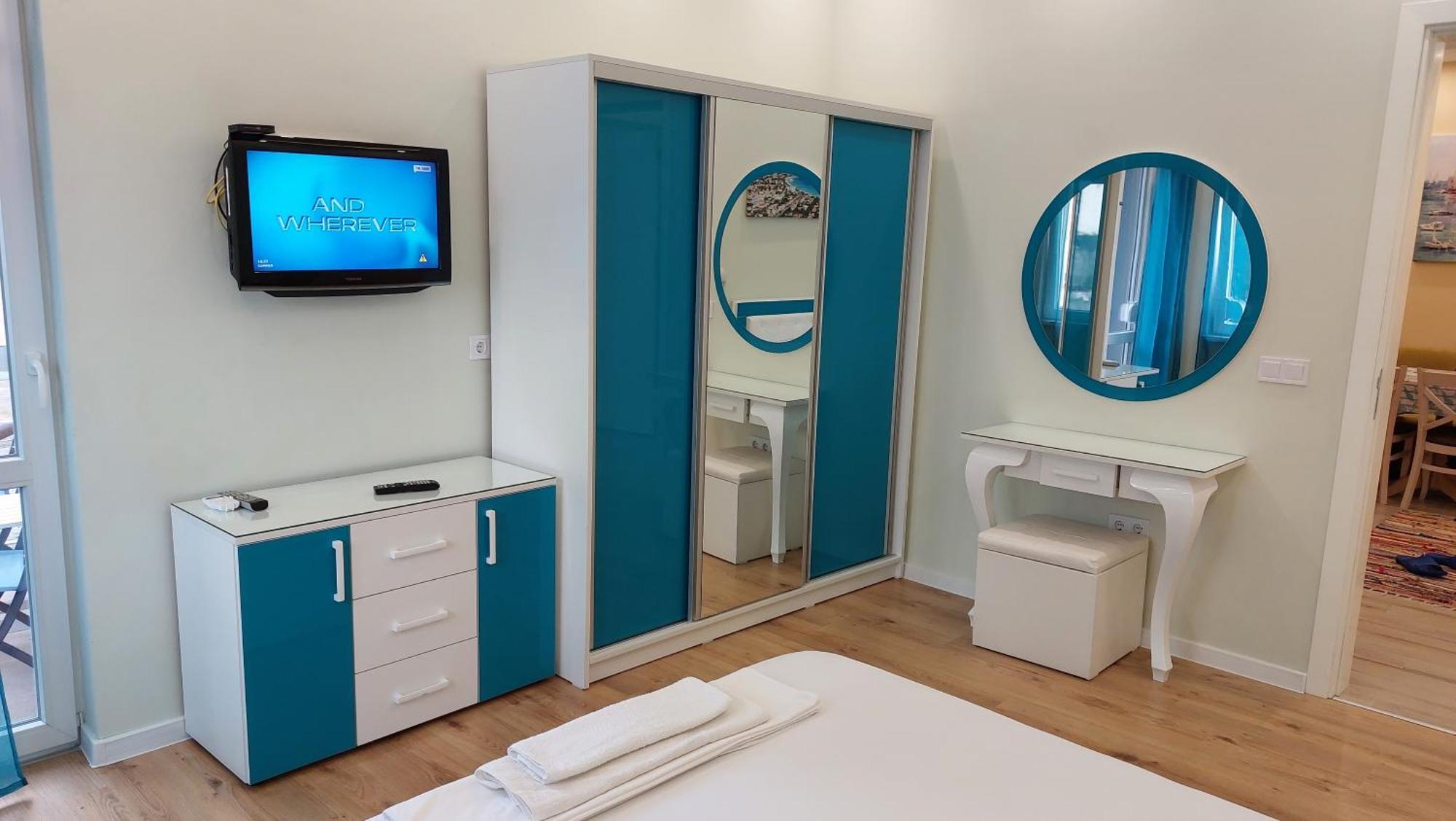 Апартамент Pink & Blue - 2Bdr With Balcony - Wi-Fi Varna Bagian luar foto