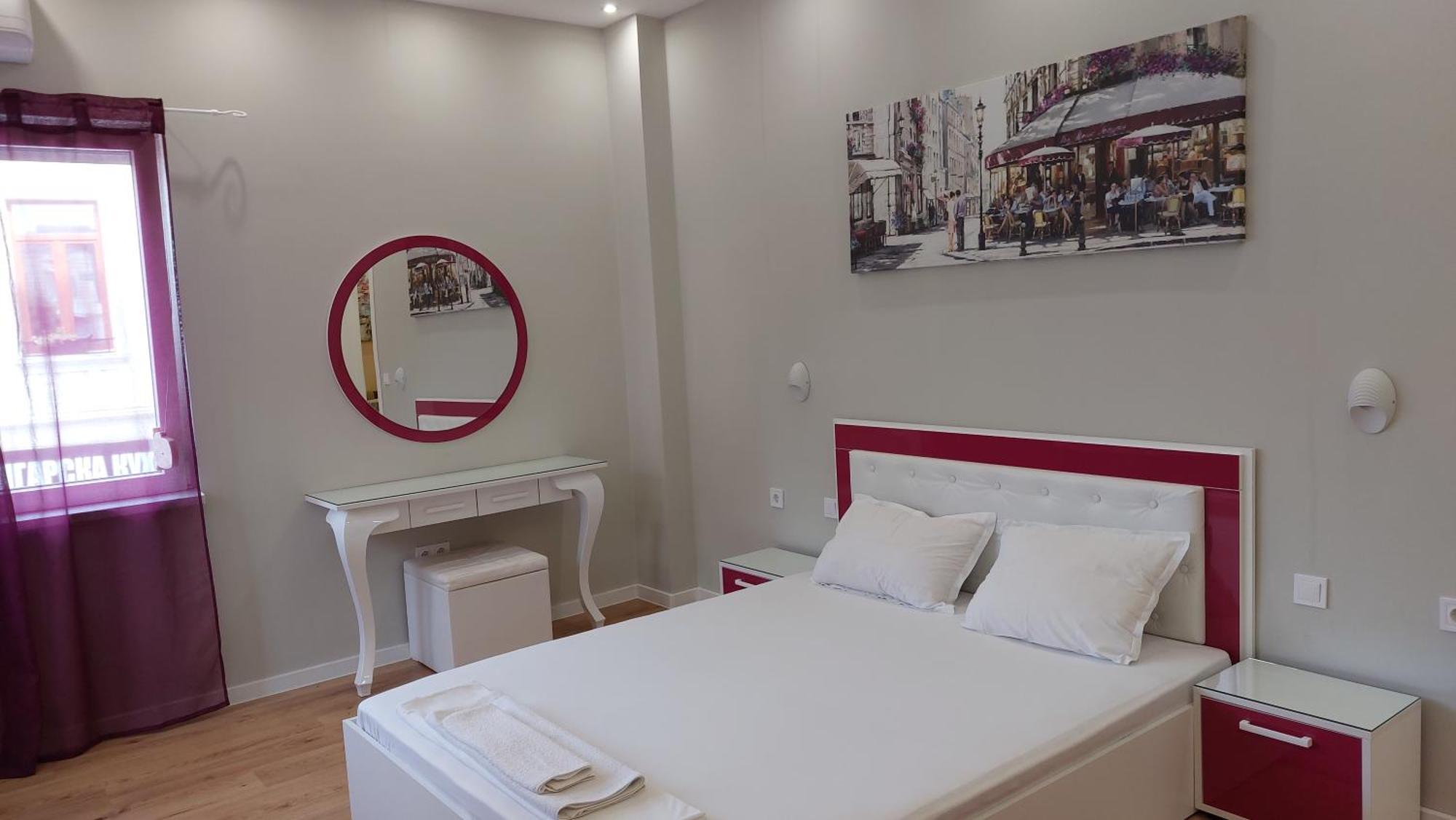 Апартамент Pink & Blue - 2Bdr With Balcony - Wi-Fi Varna Bagian luar foto